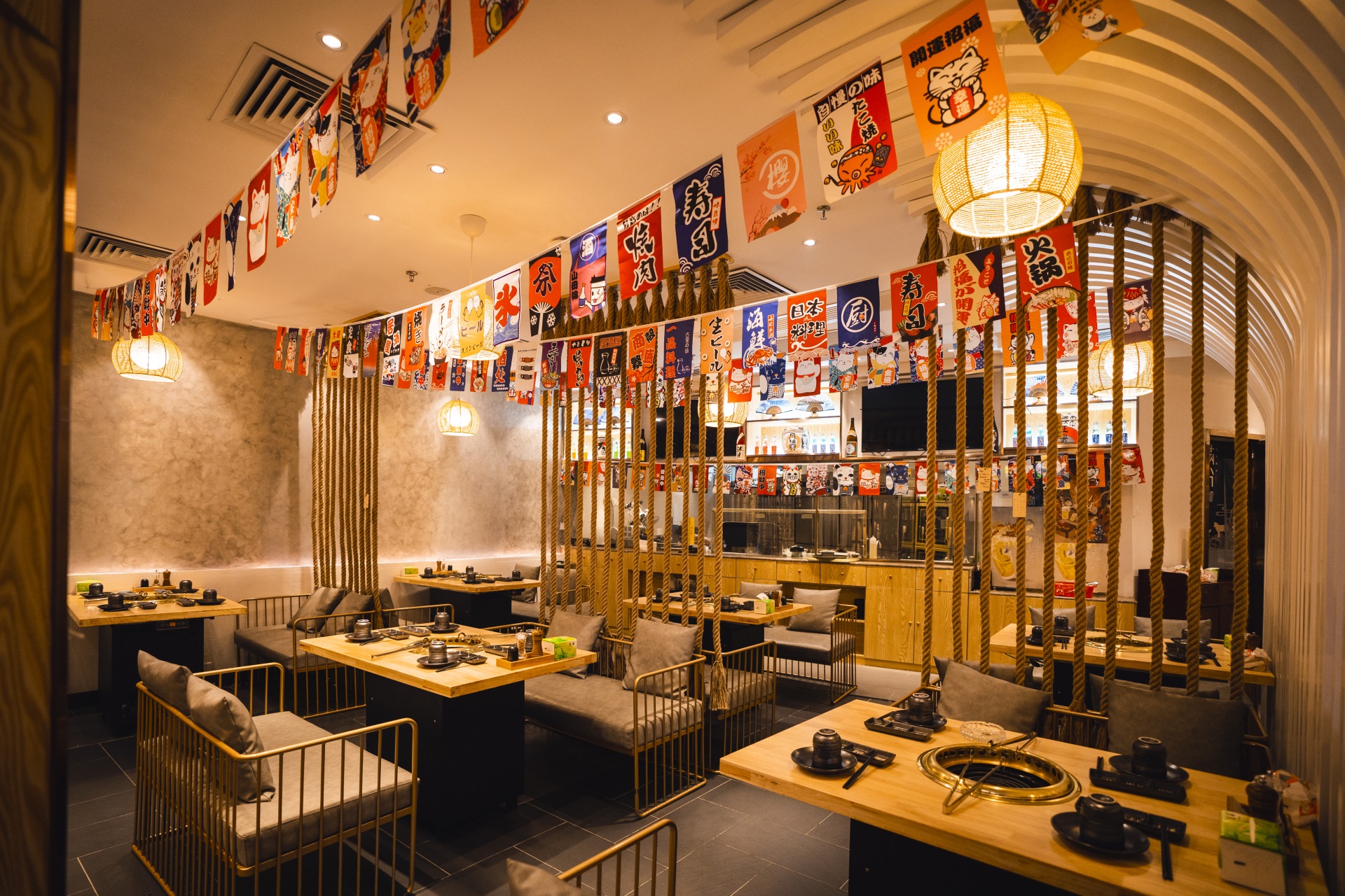 佛山如何通过深圳餐饮空间设计来确定餐厅的装修风格？