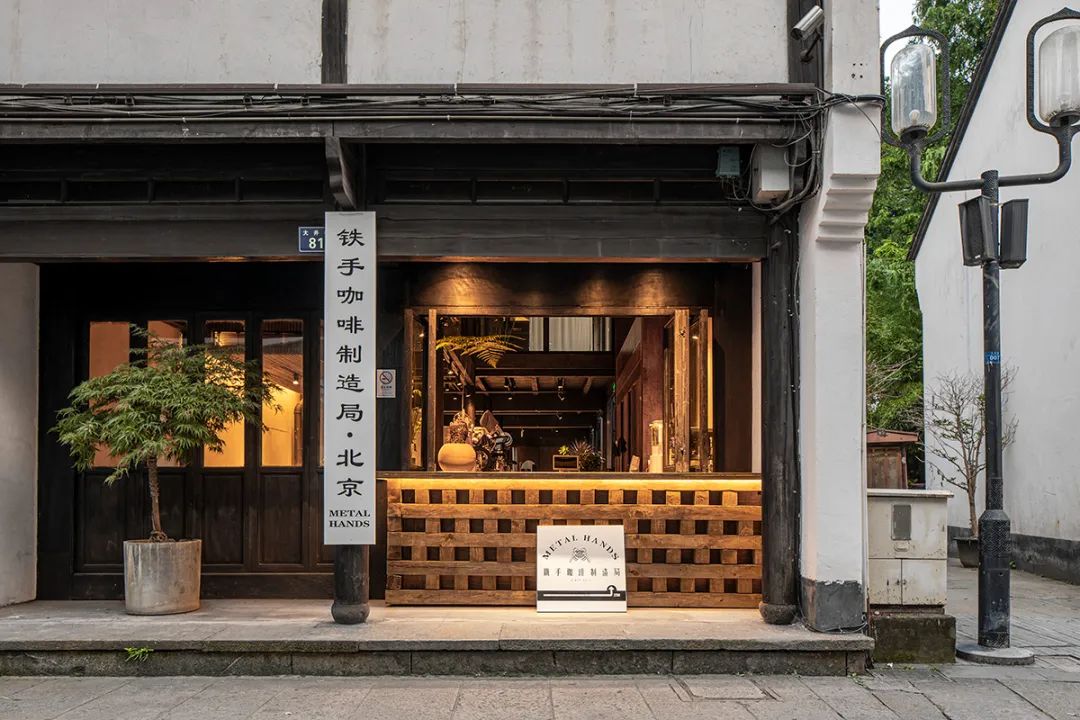 佛山打破传统，让咖啡店的深圳餐饮空间设计中西合璧